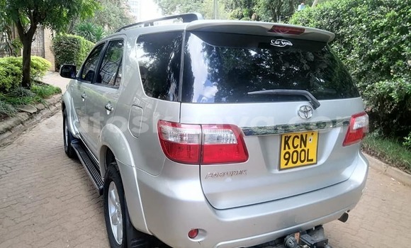 Oofamaa Toyota Fortuner Silver Makiinaa iti Nairobi keessatti Nairobi keessatti Oofamaa Toyota Fortuner Silver Makiinaa iti Nairobi keessatti Nairobi keessatti