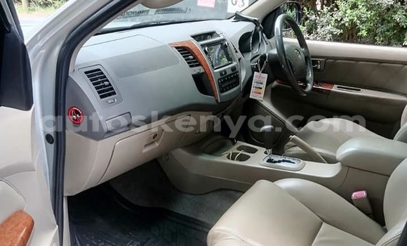 Oofamaa Toyota Fortuner Silver Makiinaa iti Nairobi keessatti Nairobi keessatti Oofamaa Toyota Fortuner Silver Makiinaa iti Nairobi keessatti Nairobi keessatti