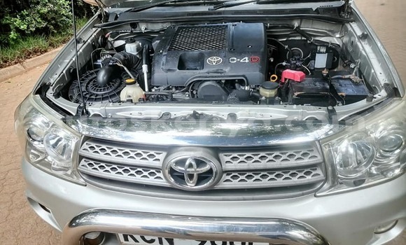 Oofamaa Toyota Fortuner Silver Makiinaa iti Nairobi keessatti Nairobi keessatti Oofamaa Toyota Fortuner Silver Makiinaa iti Nairobi keessatti Nairobi keessatti