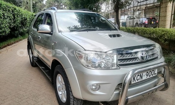 Oofamaa Toyota Fortuner Silver Makiinaa iti Nairobi keessatti Nairobi keessatti Oofamaa Toyota Fortuner Silver Makiinaa iti Nairobi keessatti Nairobi keessatti