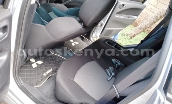 Oofamaa Mitsubishi Colt Silver Makiinaa iti Nairobi keessatti Nairobi keessatti Oofamaa Mitsubishi Colt Silver Makiinaa iti Nairobi keessatti Nairobi keessatti