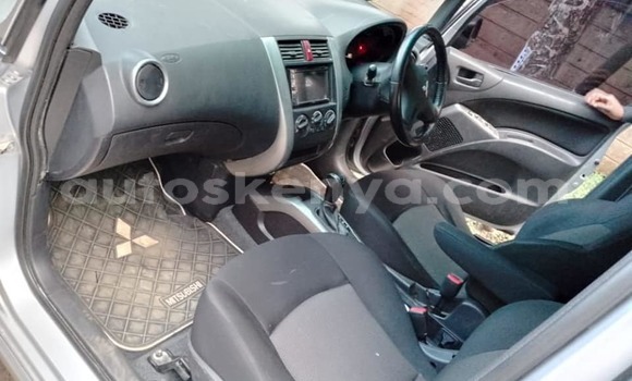 Oofamaa Mitsubishi Colt Silver Makiinaa iti Nairobi keessatti Nairobi keessatti Oofamaa Mitsubishi Colt Silver Makiinaa iti Nairobi keessatti Nairobi keessatti