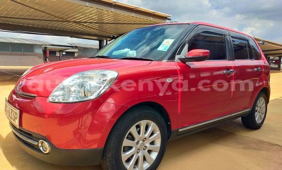 Oofamaa Mazda Verisa Red Makiinaa iti Nairobi keessatti Nairobi keessatti