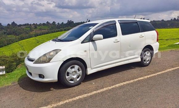 Oofamaa Toyota Wish White Makiinaa iti Nairobi keessatti Nairobi keessatti