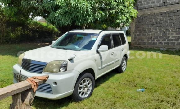 Oofamaa Nissan X–Trail White Makiinaa iti Nairobi keessatti Nairobi keessatti