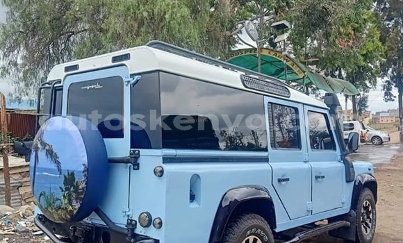 Oofamaa Land Rover Defender Blue Makiinaa iti Nairobi keessatti Nairobi keessatti