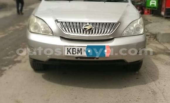 Oofamaa Toyota Harrier Silver Makiinaa iti Nairobi keessatti Nairobi keessatti