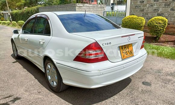 Nunua Ilio tumika Mercedes‒Benz C–Class Nyeupe Gari ndani ya Nairobi nchini Nairobi