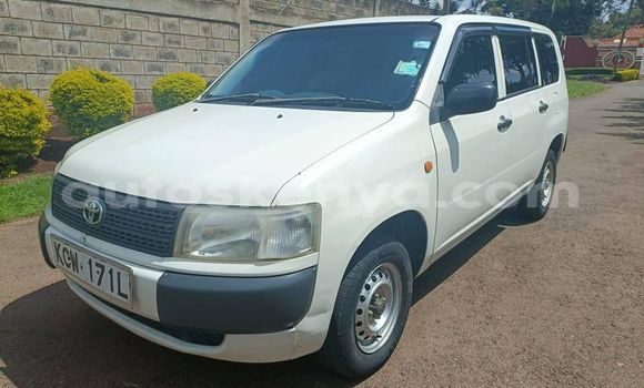 Oofamaa Toyota Probox White Makiinaa iti Nairobi keessatti Nairobi keessatti