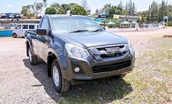 Oofamaa Isuzu D–MAX Black Makiinaa iti Nairobi keessatti Nairobi keessatti