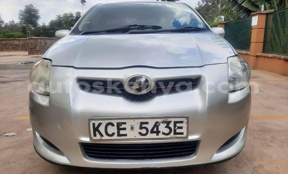 Oofamaa Toyota Auris Silver Makiinaa iti Nairobi keessatti Nairobi keessatti