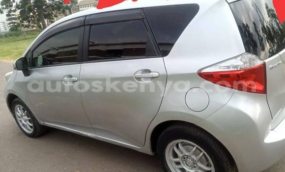 Oofamaa Toyota Ractis Silver Makiinaa iti Nairobi keessatti Nairobi keessatti