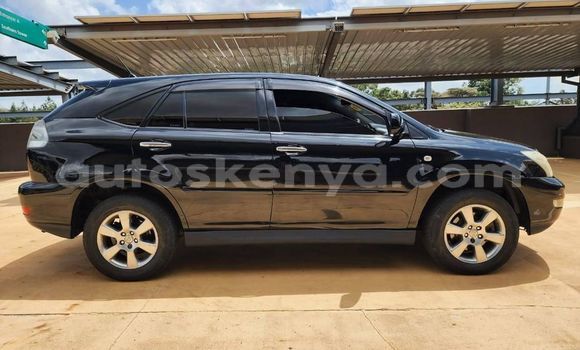 Oofamaa Toyota Harrier Black Makiinaa iti Nairobi keessatti Nairobi keessatti