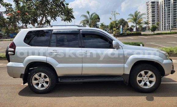 Oofamaa Toyota Land Cruiser Prado Silver Makiinaa iti Nairobi keessatti Nairobi keessatti Oofamaa Toyota Land Cruiser Prado Silver Makiinaa iti Nairobi keessatti Nairobi keessatti