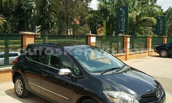 Oofamaa Toyota Auris Black Makiinaa iti Nairobi keessatti Nairobi keessatti