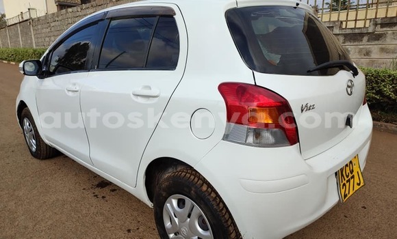 Nunua Ilio tumika Toyota Vitz Nyeupe Gari ndani ya Nairobi nchini Nairobi