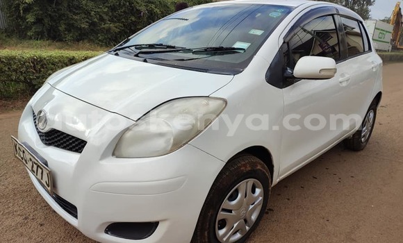 Oofamaa Toyota Vitz White Makiinaa iti Nairobi keessatti Nairobi keessatti Oofamaa Toyota Vitz White Makiinaa iti Nairobi keessatti Nairobi keessatti