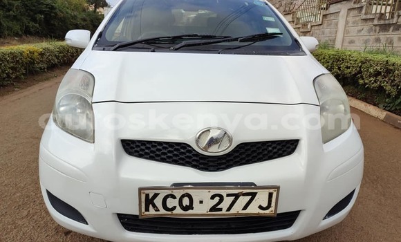 Oofamaa Toyota Vitz White Makiinaa iti Nairobi keessatti Nairobi keessatti Oofamaa Toyota Vitz White Makiinaa iti Nairobi keessatti Nairobi keessatti