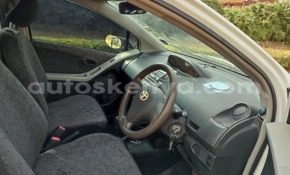 Oofamaa Toyota Vitz White Makiinaa iti Nairobi keessatti Nairobi keessatti Oofamaa Toyota Vitz White Makiinaa iti Nairobi keessatti Nairobi keessatti