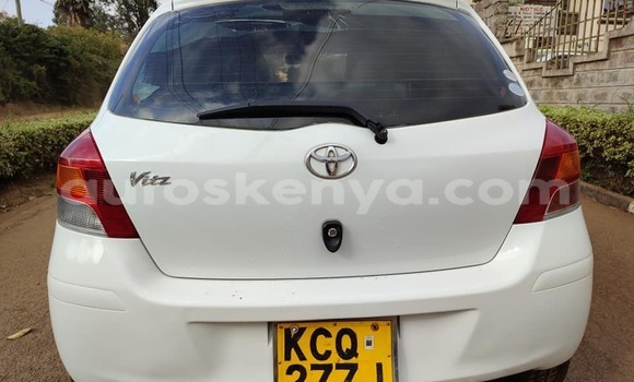 Oofamaa Toyota Vitz White Makiinaa iti Nairobi keessatti Nairobi keessatti Oofamaa Toyota Vitz White Makiinaa iti Nairobi keessatti Nairobi keessatti