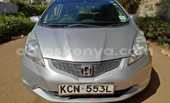 Nunua Ilio tumika Honda Fit Fedha Gari ndani ya Nairobi nchini Nairobi