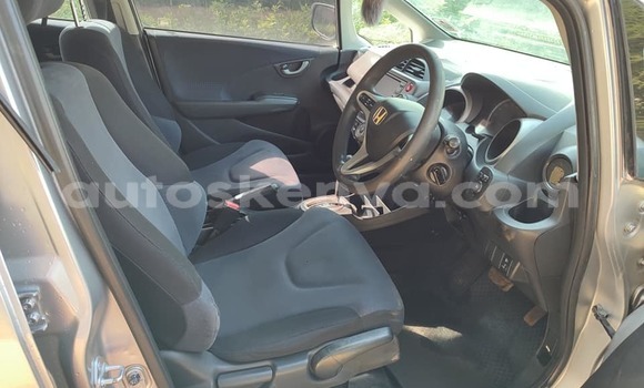 Oofamaa Honda Fit Silver Makiinaa iti Nairobi keessatti Nairobi keessatti Oofamaa Honda Fit Silver Makiinaa iti Nairobi keessatti Nairobi keessatti