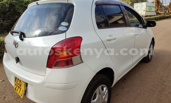 Oofamaa Toyota Vitz White Makiinaa iti Nairobi keessatti Nairobi keessatti Oofamaa Toyota Vitz White Makiinaa iti Nairobi keessatti Nairobi keessatti