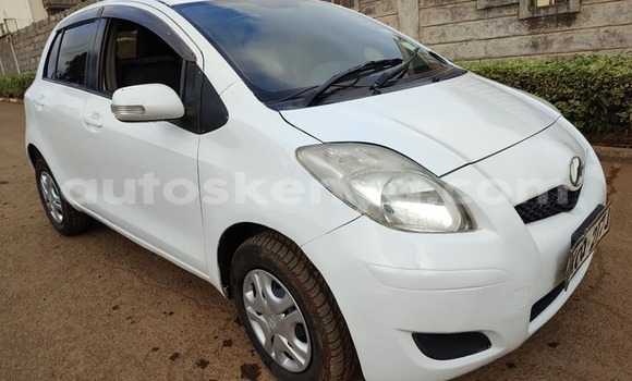 Oofamaa Toyota Vitz White Makiinaa iti Nairobi keessatti Nairobi keessatti Oofamaa Toyota Vitz White Makiinaa iti Nairobi keessatti Nairobi keessatti