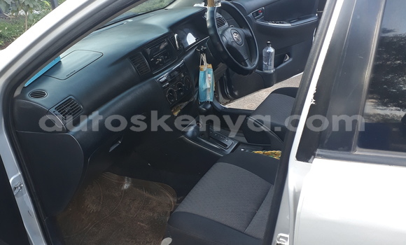 Oofamaa Toyota Fielder Silver Makiinaa iti Nairobi keessatti Nairobi keessatti