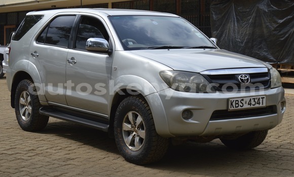 Nunua Ilio tumika Toyota Fortuner Fedha Gari ndani ya Nairobi nchini Nairobi