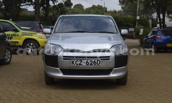 Oofamaa Toyota Probox Silver Makiinaa iti Nairobi keessatti Nairobi keessatti