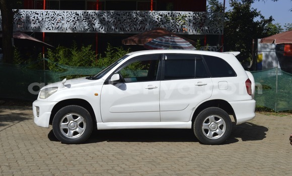 Nunua Ilio tumika Toyota RAV4 Nyeupe Gari ndani ya Nairobi nchini Nairobi
