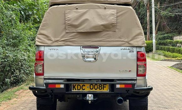 Oofamaa Toyota Hilux Silver Makiinaa iti Nairobi keessatti Nairobi keessatti Oofamaa Toyota Hilux Silver Makiinaa iti Nairobi keessatti Nairobi keessatti