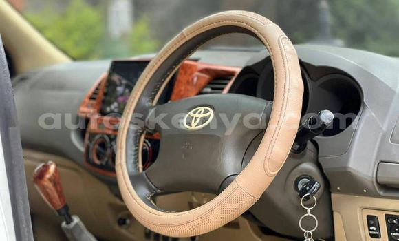 Oofamaa Toyota Hilux Silver Makiinaa iti Nairobi keessatti Nairobi keessatti Oofamaa Toyota Hilux Silver Makiinaa iti Nairobi keessatti Nairobi keessatti