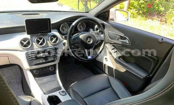 Oofamaa Mercedes‒Benz E–Class Silver Makiinaa iti Nairobi keessatti Nairobi keessatti Oofamaa Mercedes‒Benz E–Class Silver Makiinaa iti Nairobi keessatti Nairobi keessatti