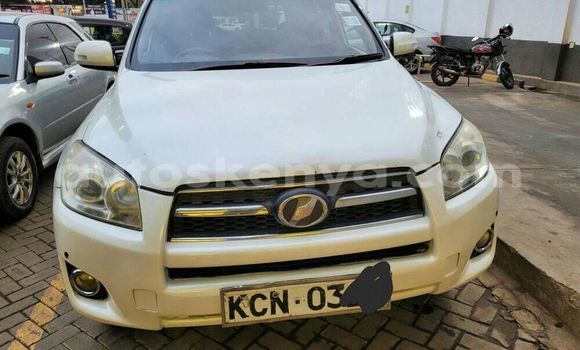 Nunua Ilio tumika Toyota RAV4 Nyeupe Gari ndani ya Nairobi nchini Nairobi