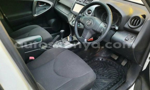 Oofamaa Toyota RAV4 White Makiinaa iti Nairobi keessatti Nairobi keessatti Oofamaa Toyota RAV4 White Makiinaa iti Nairobi keessatti Nairobi keessatti