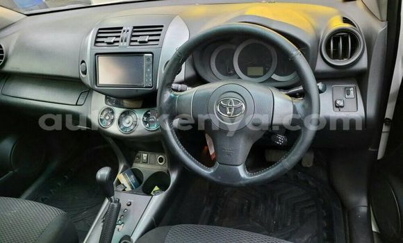 Oofamaa Toyota RAV4 White Makiinaa iti Nairobi keessatti Nairobi keessatti Oofamaa Toyota RAV4 White Makiinaa iti Nairobi keessatti Nairobi keessatti