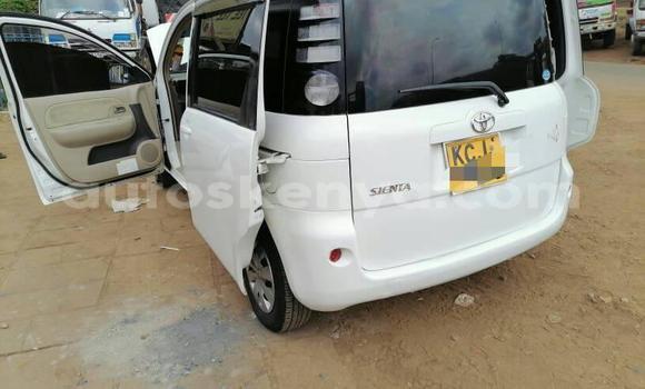 Oofamaa Toyota Sienta White Makiinaa iti Nairobi keessatti Nairobi keessatti Oofamaa Toyota Sienta White Makiinaa iti Nairobi keessatti Nairobi keessatti