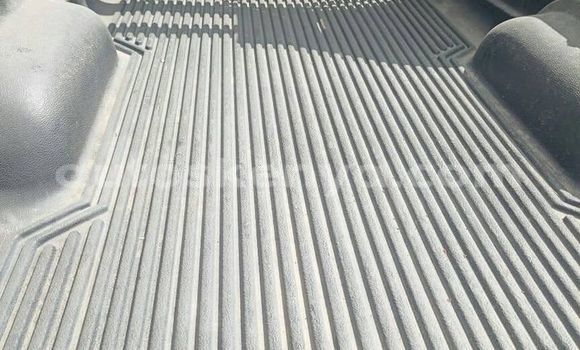 Oofamaa Toyota Hilux White Makiinaa iti Nairobi keessatti Nairobi keessatti Oofamaa Toyota Hilux White Makiinaa iti Nairobi keessatti Nairobi keessatti