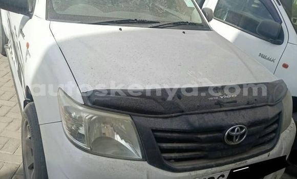 Oofamaa Toyota Hilux White Makiinaa iti Nairobi keessatti Nairobi keessatti Oofamaa Toyota Hilux White Makiinaa iti Nairobi keessatti Nairobi keessatti