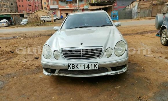 Oofamaa Mercedes‒Benz C–Class Silver Makiinaa iti Nairobi keessatti Nairobi keessatti
