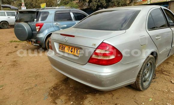 Oofamaa Mercedes‒Benz C–Class Silver Makiinaa iti Nairobi keessatti Nairobi keessatti Oofamaa Mercedes‒Benz C–Class Silver Makiinaa iti Nairobi keessatti Nairobi keessatti