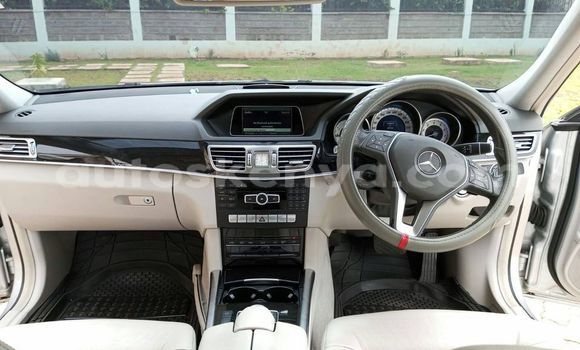 Oofamaa Mercedes‒Benz E–Class Silver Makiinaa iti Nairobi keessatti Nairobi keessatti Oofamaa Mercedes‒Benz E–Class Silver Makiinaa iti Nairobi keessatti Nairobi keessatti