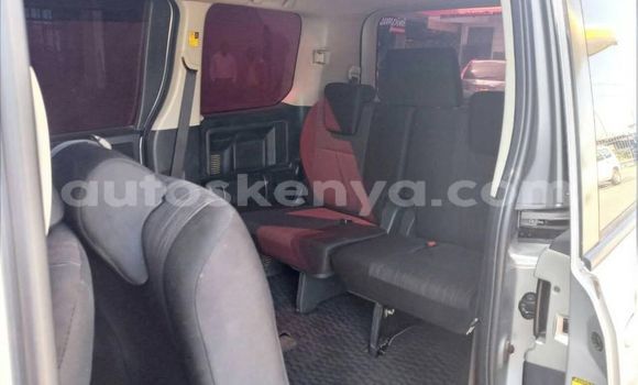 Oofamaa Toyota Voxy Silver Makiinaa iti Nairobi keessatti Nairobi keessatti Oofamaa Toyota Voxy Silver Makiinaa iti Nairobi keessatti Nairobi keessatti