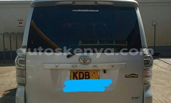 Oofamaa Toyota Voxy Silver Makiinaa iti Nairobi keessatti Nairobi keessatti Oofamaa Toyota Voxy Silver Makiinaa iti Nairobi keessatti Nairobi keessatti
