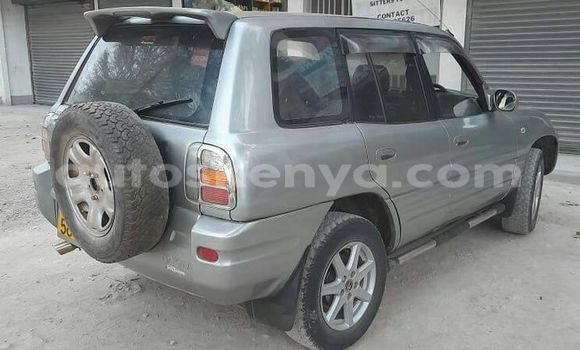 Oofamaa Toyota RAV4 Silver Makiinaa iti Nairobi keessatti Nairobi keessatti Oofamaa Toyota RAV4 Silver Makiinaa iti Nairobi keessatti Nairobi keessatti