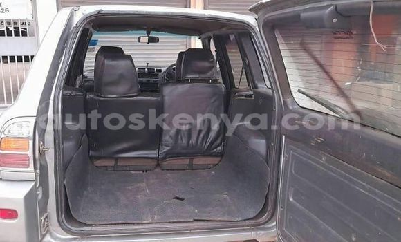 Oofamaa Toyota RAV4 Silver Makiinaa iti Nairobi keessatti Nairobi keessatti Oofamaa Toyota RAV4 Silver Makiinaa iti Nairobi keessatti Nairobi keessatti