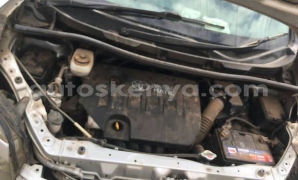 Oofamaa Toyota Voxy Silver Makiinaa iti Nairobi keessatti Nairobi keessatti Oofamaa Toyota Voxy Silver Makiinaa iti Nairobi keessatti Nairobi keessatti
