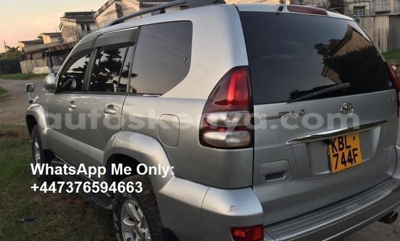 Oofamaa Toyota Land Cruiser Prado Silver Makiinaa iti Nairobi keessatti Nairobi keessatti Oofamaa Toyota Land Cruiser Prado Silver Makiinaa iti Nairobi keessatti Nairobi keessatti